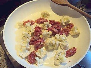 Panini all'Olio Ripieni con Salsiccia e Cavolfiore